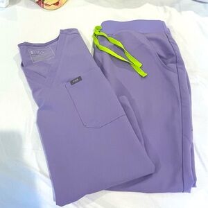 FIGS lilac set. Joggers are PETITE medium and shirt is medium.